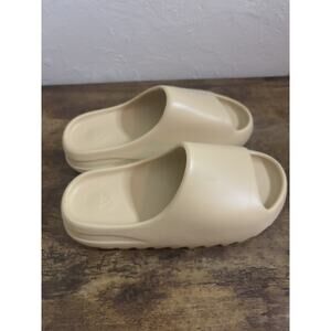 Men’s Size 10 Adidas Yeezy Desert Sand Slide